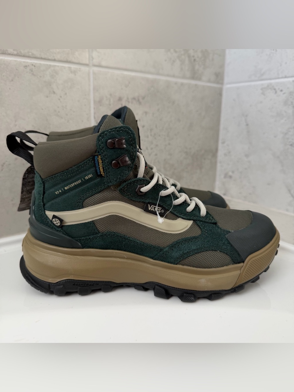 Vans High-Top Hiking Boot Size 6 Women/4.5 Men